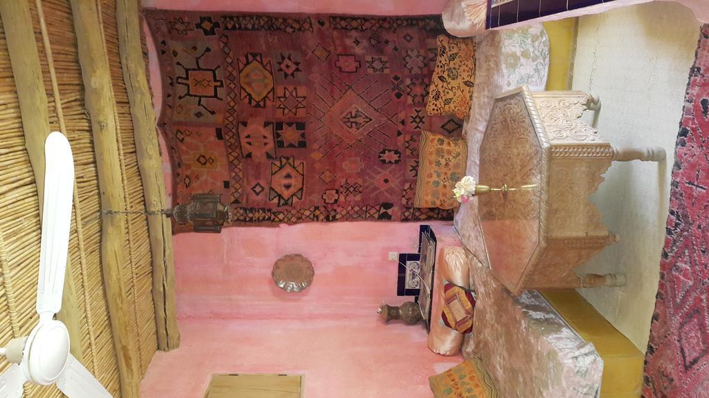 Auberge Chez Julia Мерцуга Екстериор снимка
